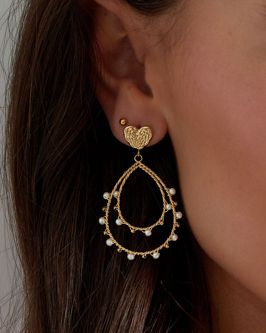 ORECCHINI A GOCCIA INTRECCIATA CON CUORE E PERLE